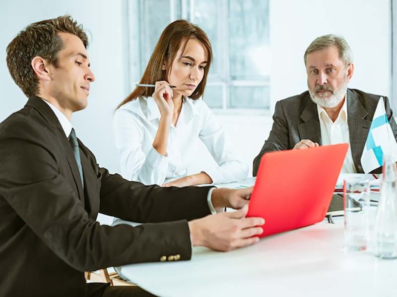 business-people-working-together